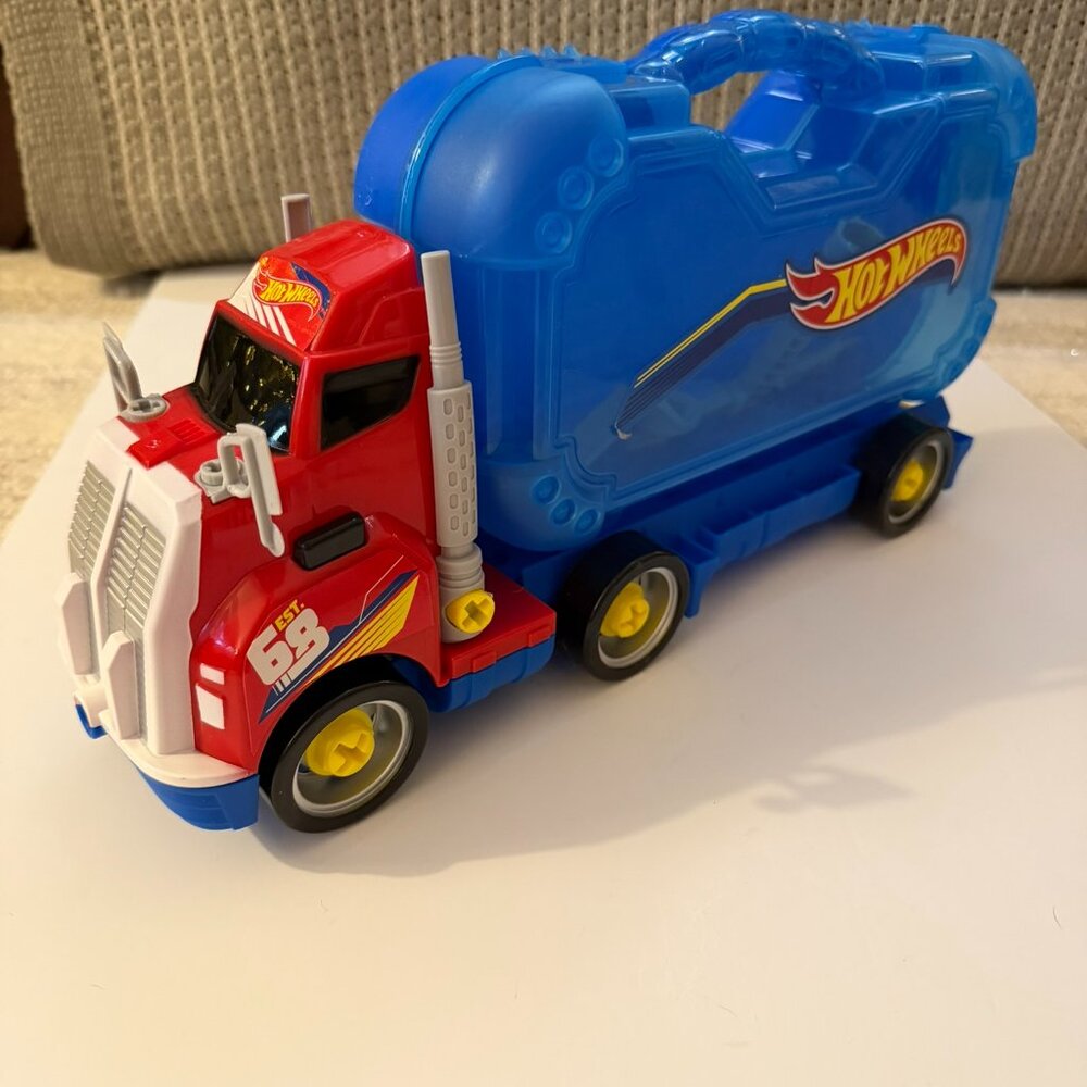 3/$15 | Hot Wheels Semi Truck with Removable "Fix it!" Wheels and pieces